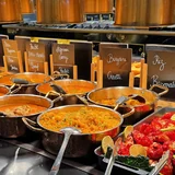 Marmites de currys indiens du buffet chaud